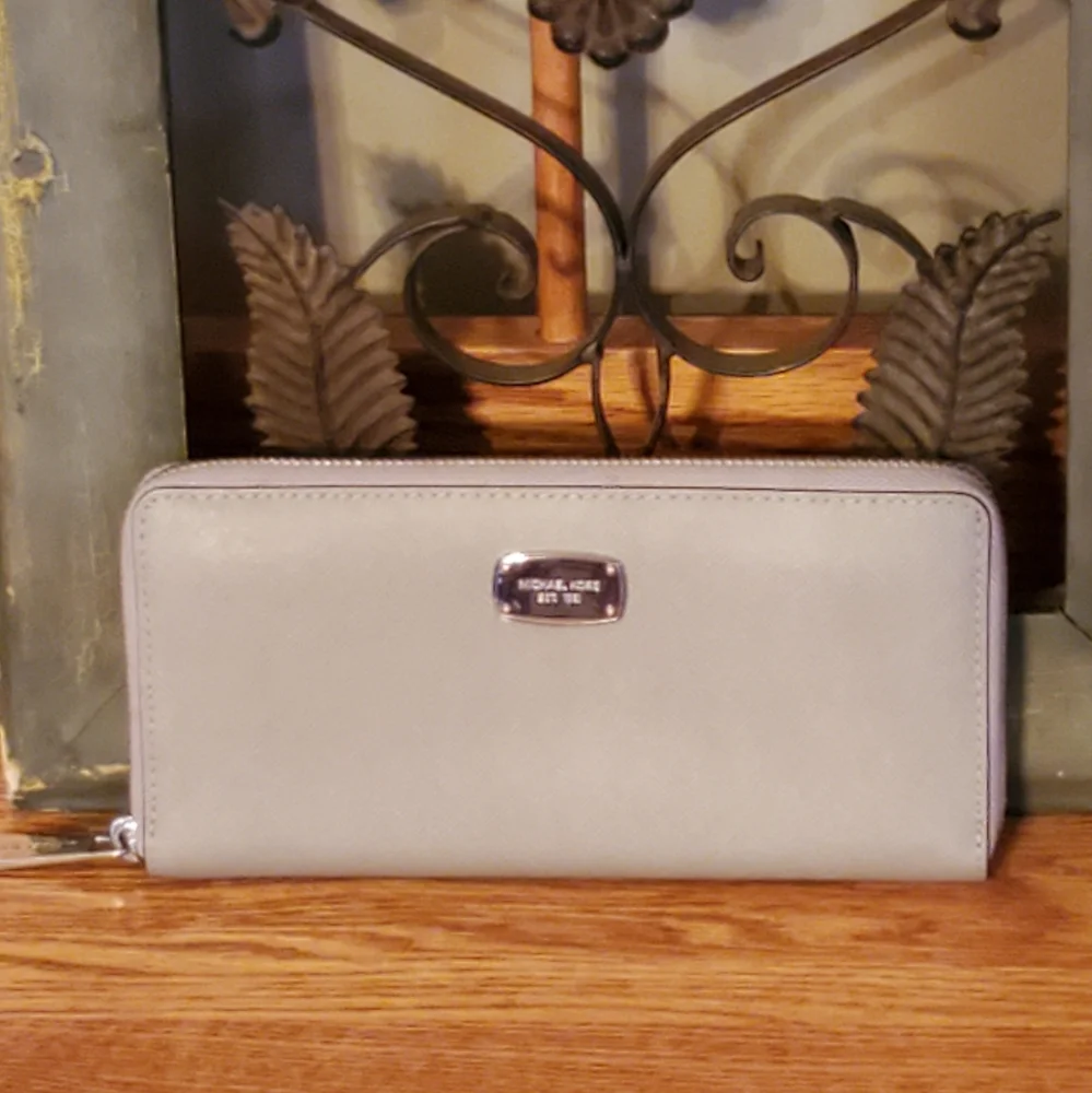 Michael Kors Grey Leather Jet Set Travel Continental Wallet